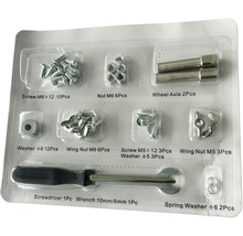 Sortiment med skruvar, muttrar, brickor, hjulaxlar, skruvmejsel och skiftnyckel i transparent förpackning