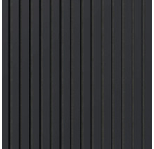 Närbild av fasadbeklädnad med vertikala lameller