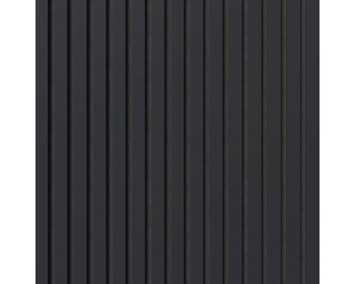 Närbild av fasadbeklädnad med vertikala lameller