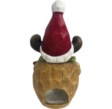 Dekorativ trädgårdstomtefigur med julmössa på trästubbe