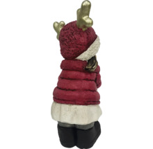 Dekorativ renfigur med röd kappa och gyllene horn