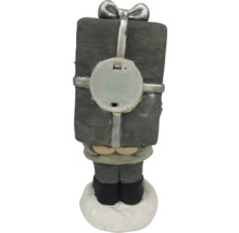 Dekorativ jultomte med present och batterifack