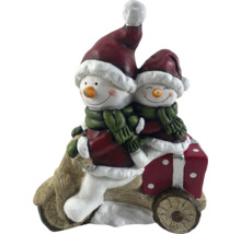 Dekorativ figur: Två snögubbar på träsläde med present