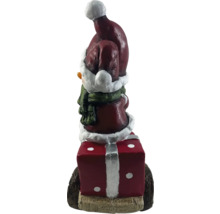 Dekorativ snögubbe figur med present till julperioden