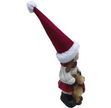 Dekorativ figur flicka med tomteluva och ren