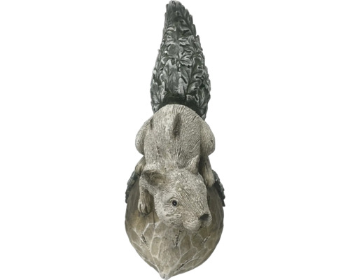 Trädgårdsdekoration ekorre på nöt och ornament