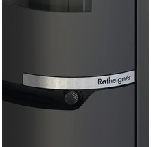 Detaljvy av en kamin med Rotheigner-logotyp och vridknapp