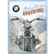 BMW logotyp på en plåtskylt med motorcykel och texten ''Make Life an Adventure''