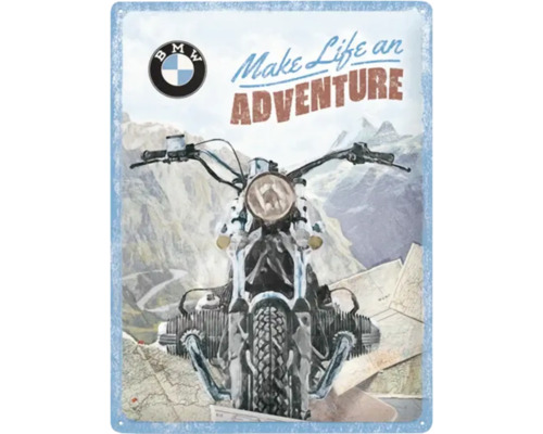 BMW logotyp på en plåtskylt med motorcykel och texten ''Make Life an Adventure''