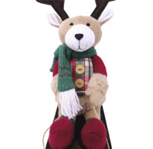 Dekorativ ren i plysch som juldekoration