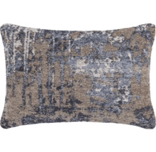 Prydnadskudde med abstrakt mönster