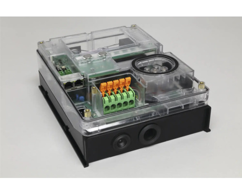 Elektronisk apparat med transparent hölje