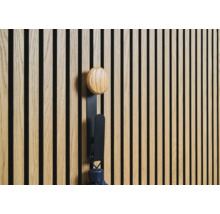 Träväggpanel med klädkrok och paraply