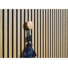 Väggpanel med klädkrok och paraply