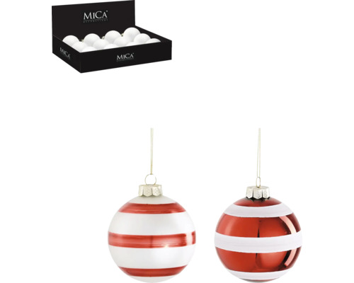 Julgranskulor med randigt mönster och kartong med vita kulor