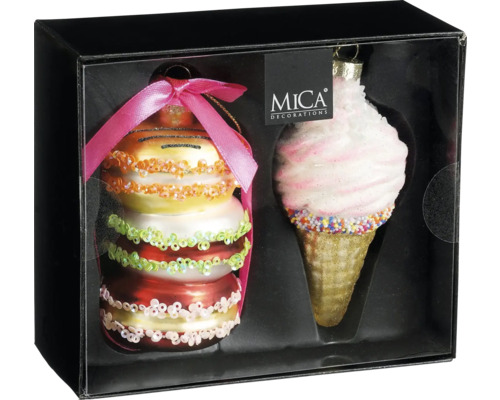 Två dekorativa ornament i en låda: en macaron och en glass.
