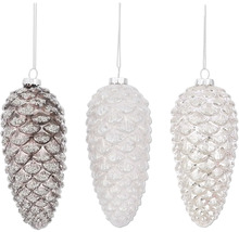 Tre dekorativa kottar som julgransdekorationer