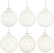 Sex vita julgranskulor med olika mönster