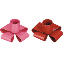 Rörskydd av plast i rosa och rött
