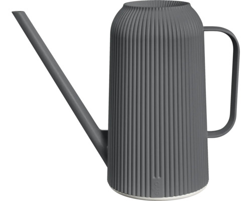 Vattenkanna av plast med lång pip och handtag