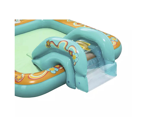 Uppblåsbar barnpool med rutschkana för trädgården.