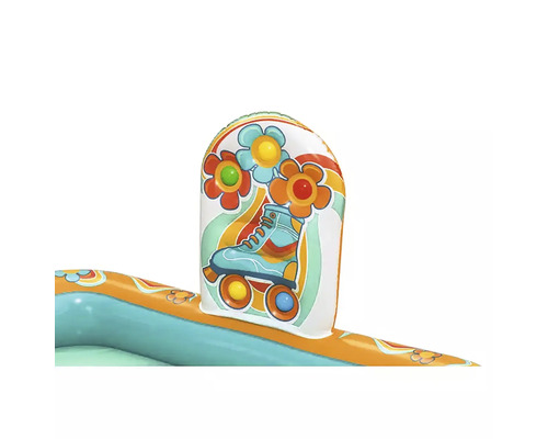 Detalj av en uppblåsbar pool med rullskridsko- och blommotiv