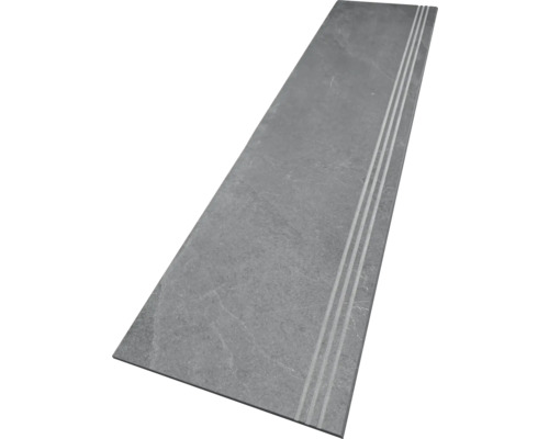 Trappsteg av sten med tre spår för halksäkerhet