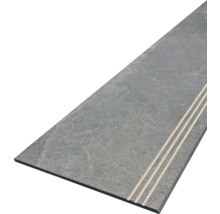 Trappsteg av sten med spår