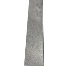 Grå naturstensplatta