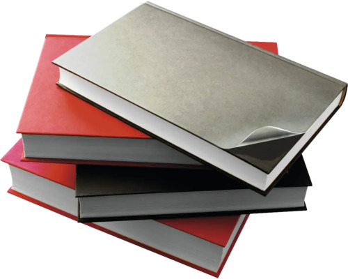 Stapel med tre inbundna böcker