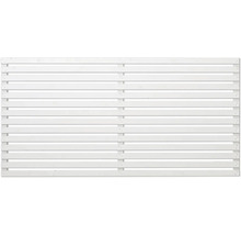 Trästaket med horisontella lameller för tomtgräns och insynsskydd.