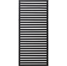 Insynsskydd i trä med horisontella lameller