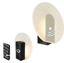 LED-vägglampa med rörelsesensor och magnetisk fastsättning