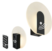 LED-vägglampa med rörelsesdetektor och magnetisk fastsättning