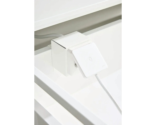 Uttag med fällbart lock