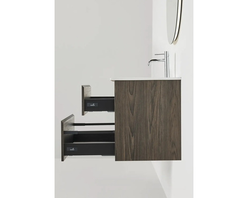 Tvättställsskåp med två öppna lådor, armatur och spegel