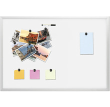 Magnetisk tavla med foton, anteckningar och penna