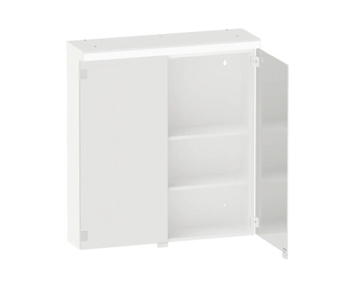 Vitt spegelskåp med två hyllor och två dörrar, en dörr är öppen.