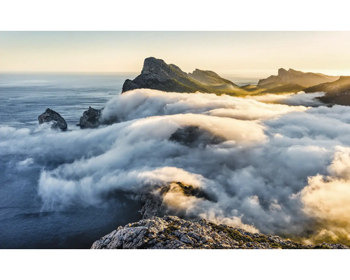 Landskap med berg, hav och moln