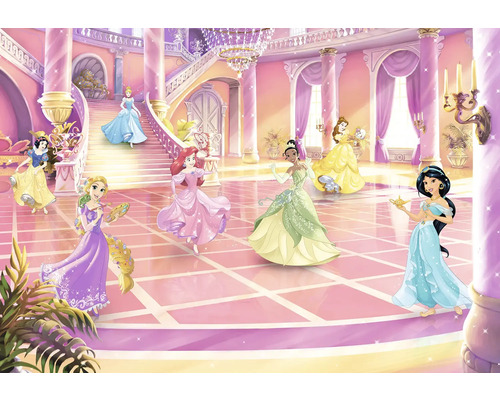 Illustration med flera Disneyprinsessor i en balsal