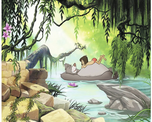 Djungelscen med Mowgli liggandes på Baloo björnen, omgiven av frodig vegetation och vatten