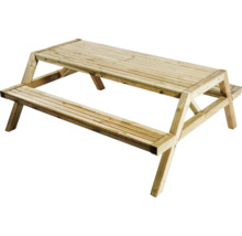 Picknickbord i trä med bänkar