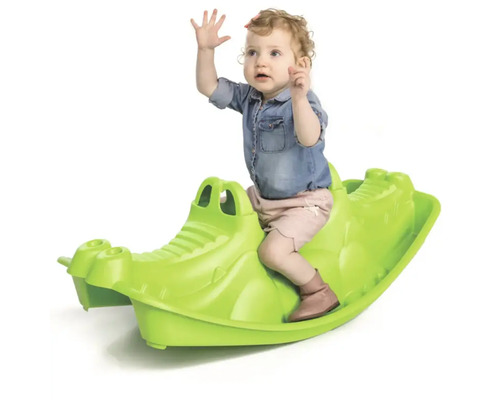 Småbarn på grön krokodilvippa för trädgården