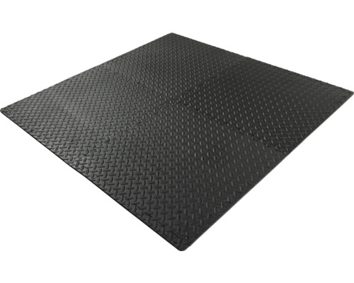 Svart gummimatta med durkmönster