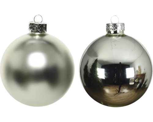 Två julgranskulor