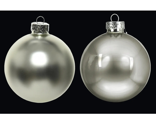 Två julgranskulor