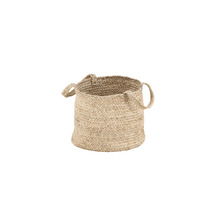 Flätad korg med handtag