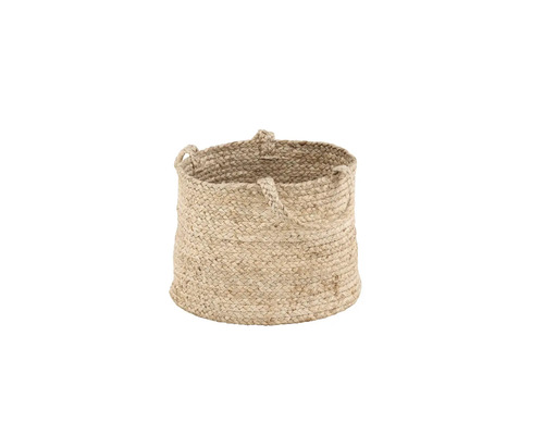 Flätad korg med handtag