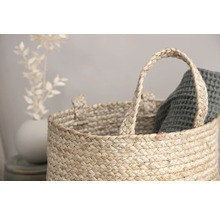 Flätad korg med handtag och textil