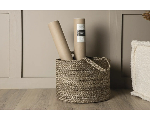 Jutekorg med två affischer